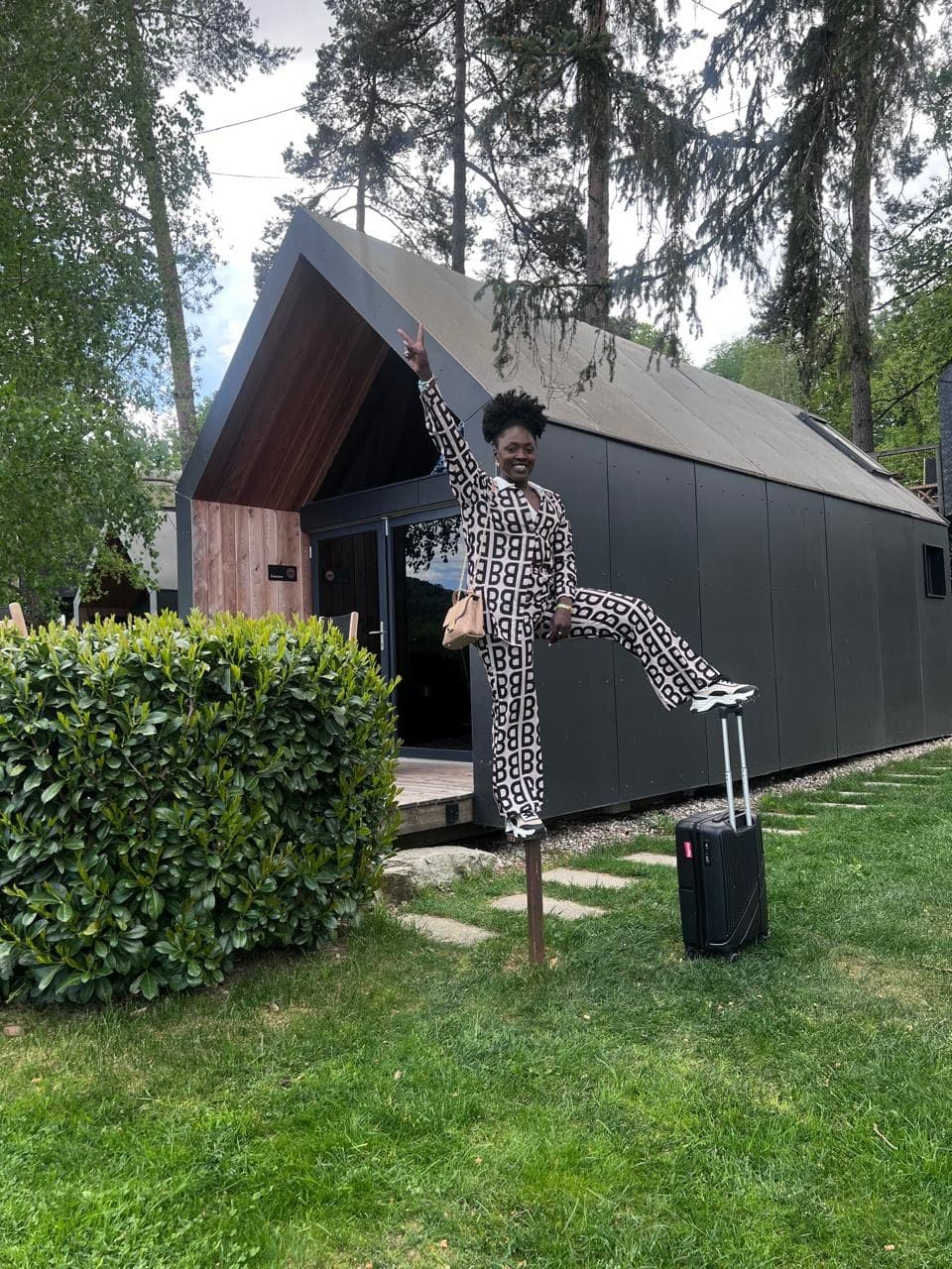 Yina arriving at the Tante Frida glamping cabin